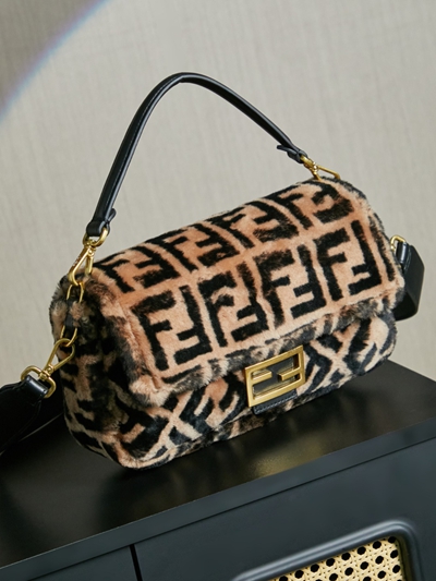 フェンディバッグ側面デザイン